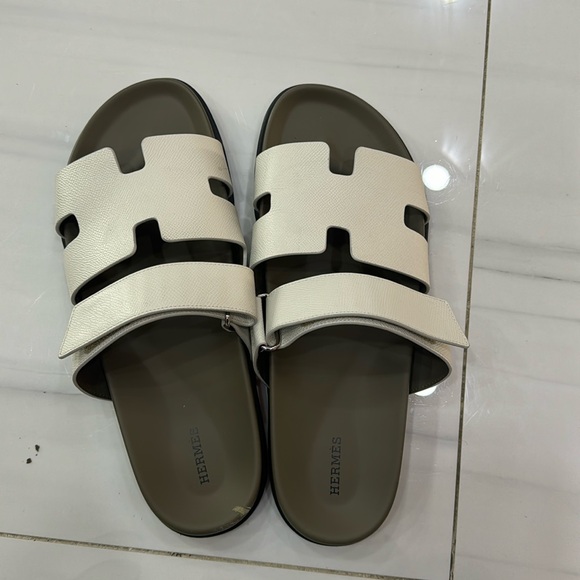 Hermès Chypre Leather SlidesMan.white and grey